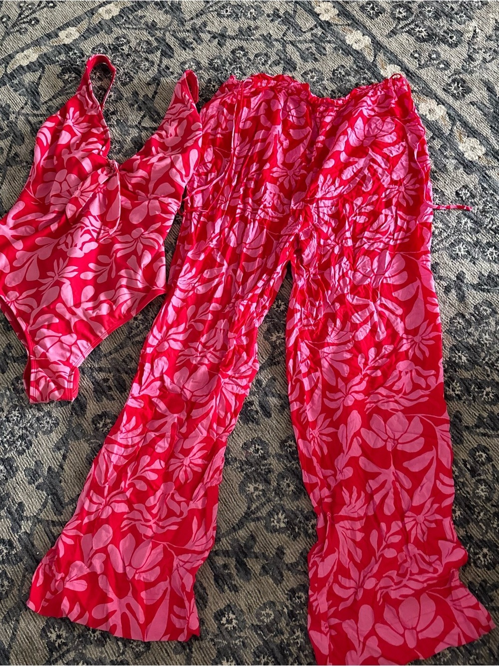 Shade & Shore red and pink Summer Set